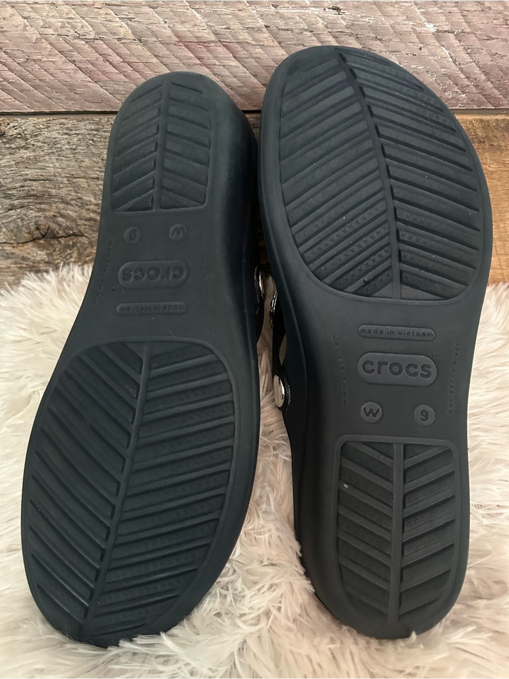 CROCS Navy and White Jeweled Thong Sandals - Picture 3 of 4